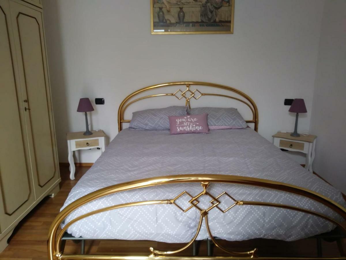 Casa Vacanza Il Glicine 카살레 코르테 세로 외부 사진